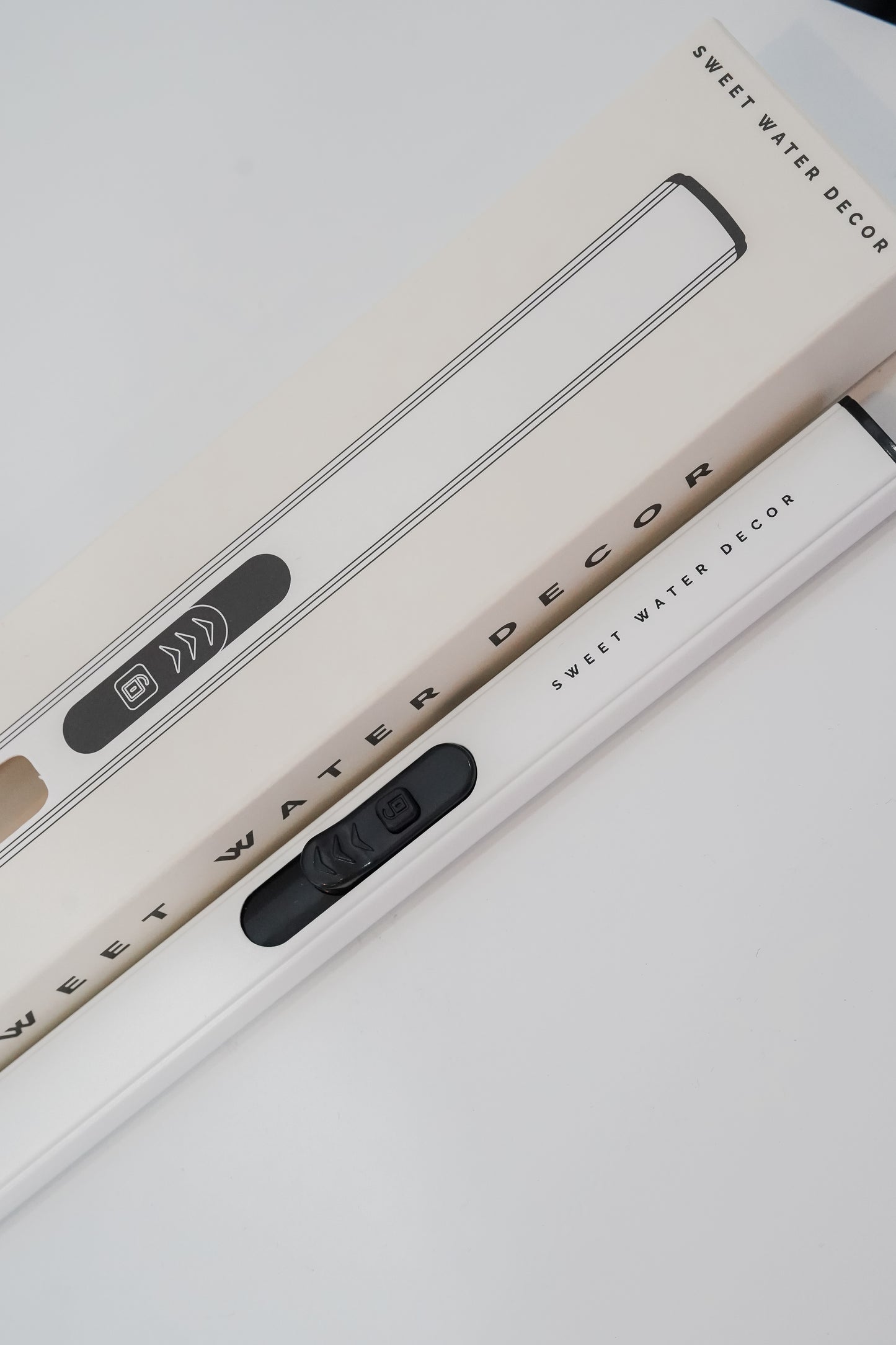 White rechargeable electronic lighter